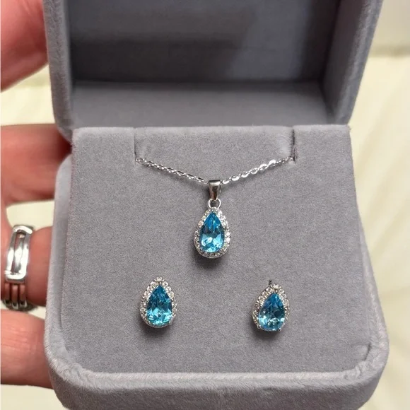 Set!! Elegant Natural Swiss Blue Topaz Pendant & Earrings in 925 Sterling Silver - Picture 4 of 11